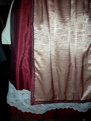 Falda de seda salvaje rojo burdeos