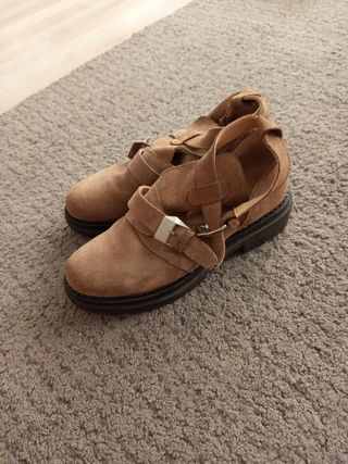 Zapatos de ante con hebilla