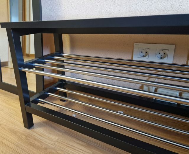Perchero y Banco-Zapatero serie TJUSIG de Ikea