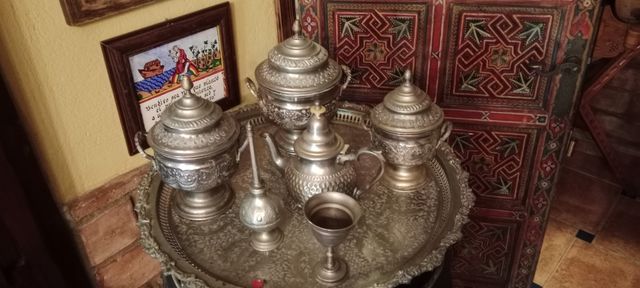 Colección de tazas de té de plata marroquí