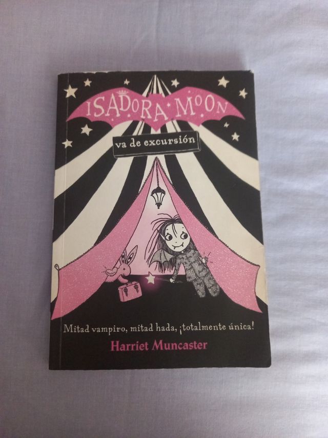 Isadora Moon va al colegio / Isadora Moon Goes ...