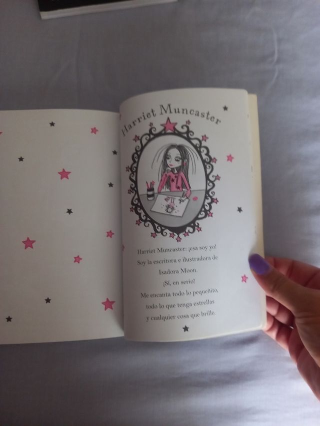 Isadora Moon va al colegio / Isadora Moon Goes ...