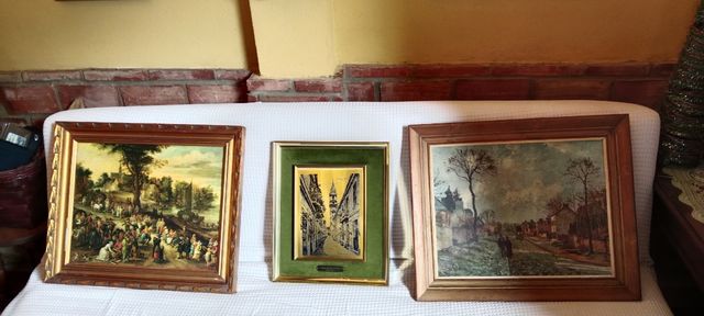 Cuadro con marco dorado y cristal, cada uno 5€