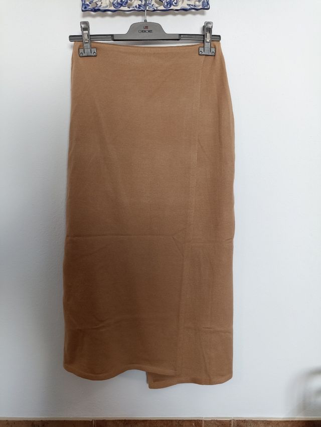 Falda midi camel