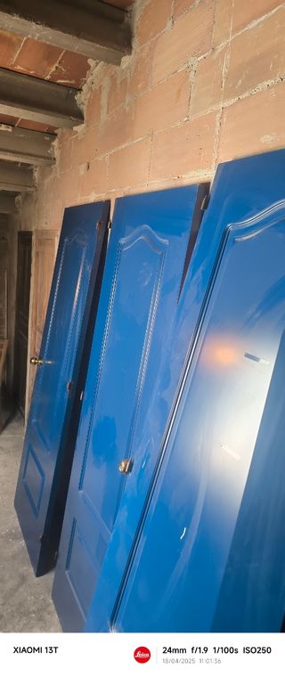 Puertas macizas azules 2.10 x 72 son tres puertas
