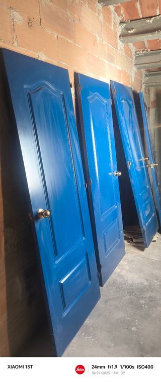 Puertas macizas azules 2.10 x 72 son tres puertas