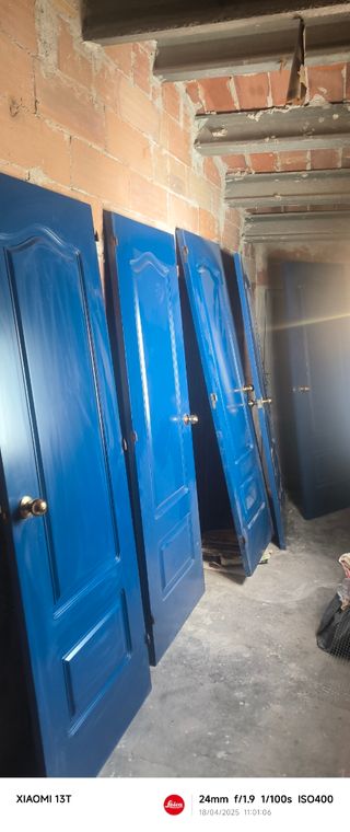 Puertas macizas azules 2.10 x 72 son tres puertas