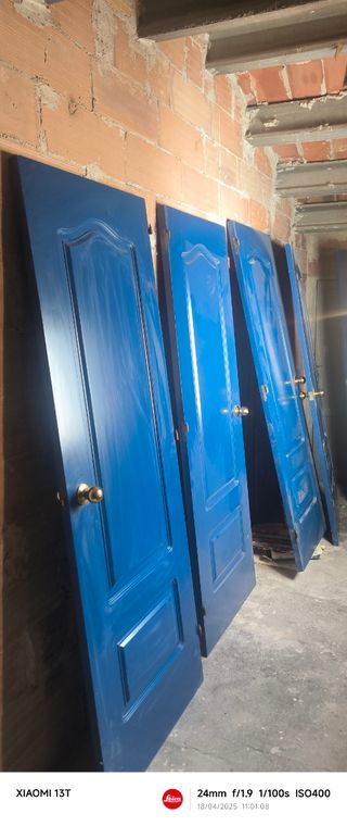 Puertas macizas azules 2.10 x 72 son tres puertas