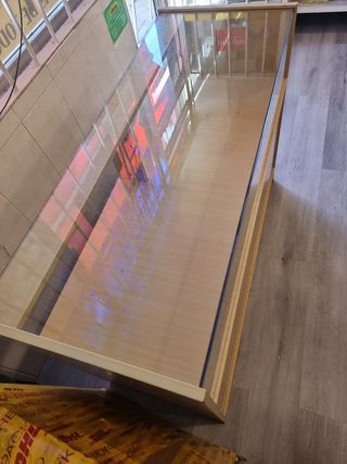 Mostrador y recibidor de productos