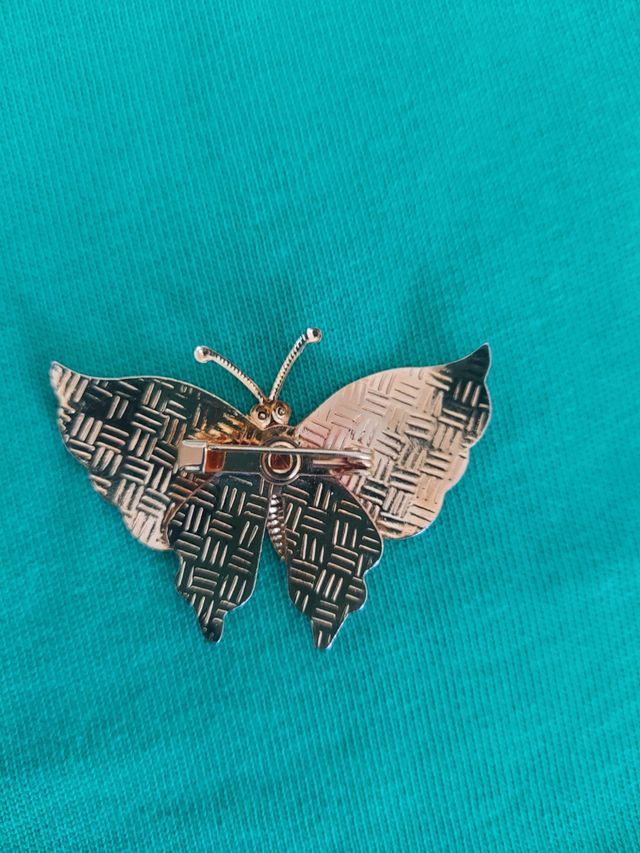 Spilla Farfalla Dorata e Bianca con Fiori