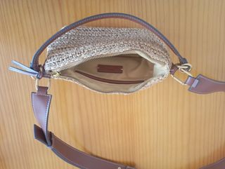 Cartera MNG tejida y piel marrón