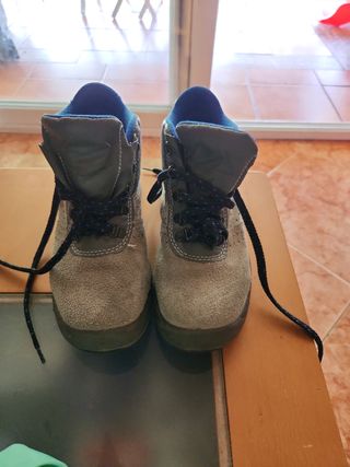 Botas de seguridad grises y azules