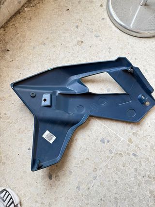 Cacha lateral derecha KTM 690 SMC R