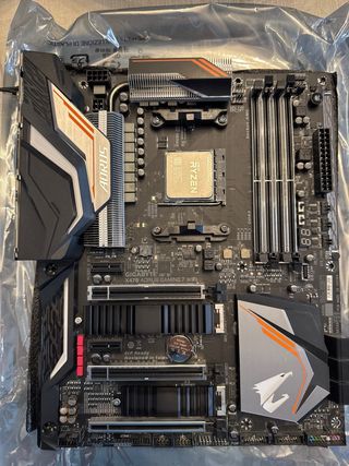 Pack Placa Base Gigabyte Aorus, CPU Ryzen 7 y RAM