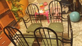 Mesa de cristal y metal