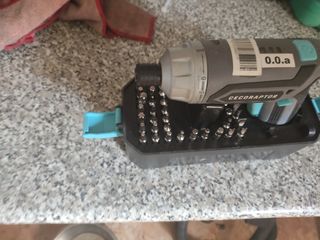Atornillador a batería Cecoraptor