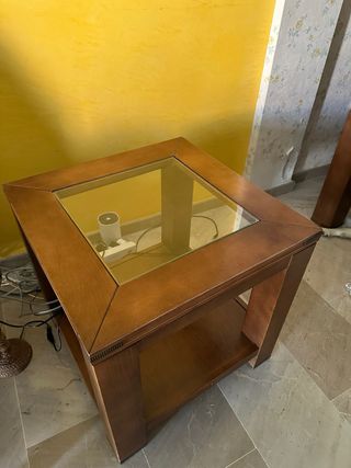 Mesita de salón de madera y cristal
60x60