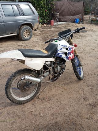 Moto Derbi senda