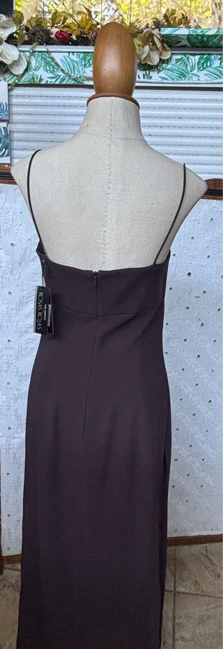 Vestido elegante violeta oscuro de Rosas Rojas 