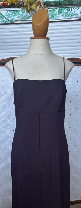 Vestido elegante violeta oscuro de Rosas Rojas 
