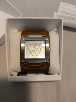 Reloj Guess Marrón