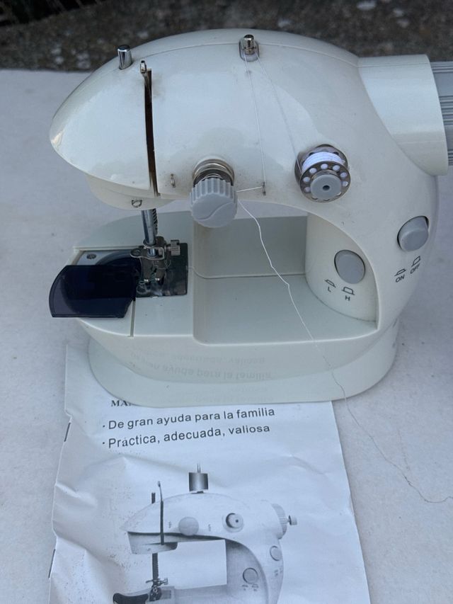 Máquina de coser mini NUEVA