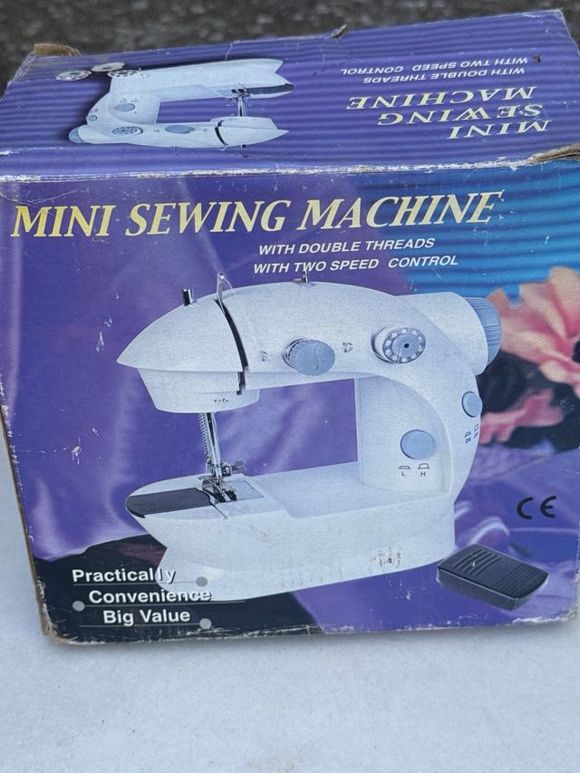 Máquina de coser mini NUEVA