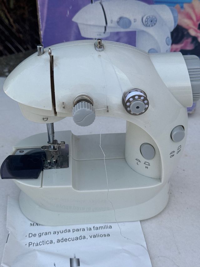 Máquina de coser mini NUEVA