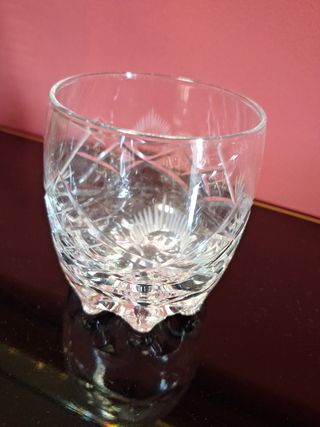 Juego de vasos de cristal tallado