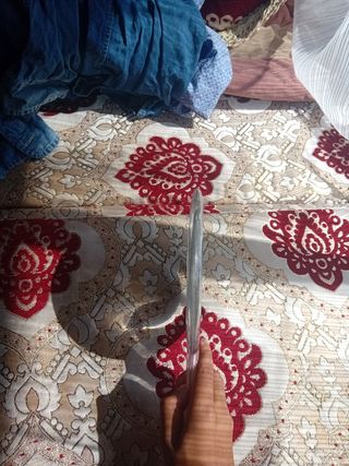 Espejo de mano plateado y transparente Tiene