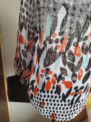 Blusa gasa estampado hojas y lunares
