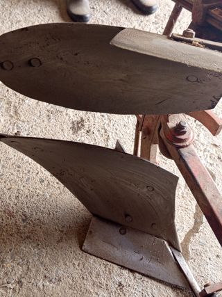 Tractor Pasquali 990 21 CV con aperos