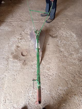 Tractor Pasquali 990 21 CV con aperos