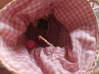 Bolso de rafia con frutas