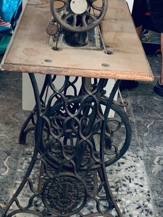 Máquina de coser Singer antigua