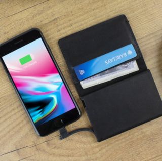 Cartera Gnist y cargador de iPhone/iPad