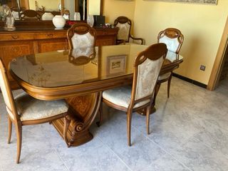 Comedor clásico madera con 4 sillas y 2 sillones