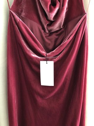 Vestido Zara cuello halter terciopelo. Fiesta