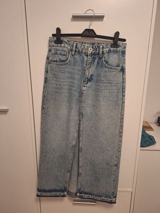 Falda larga vaquera desgastada