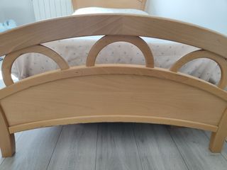 Cama completa con somier y colchón.