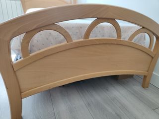 Cama completa con somier y colchón.