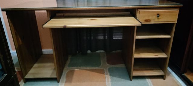 Mesa escritorio de pino con cristal