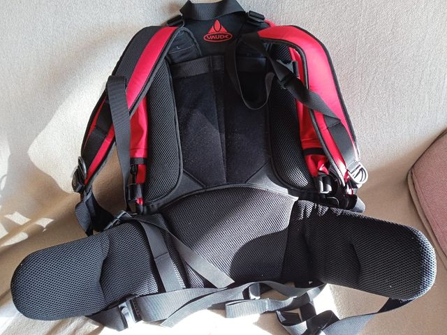 Mochila Vaude senderismo roja