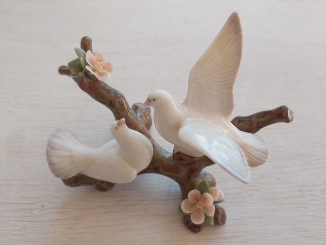 Figuras de porcelana Lladro: Palomas en cerezo