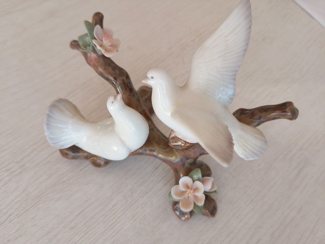 Figuras de porcelana Lladro: Palomas en cerezo