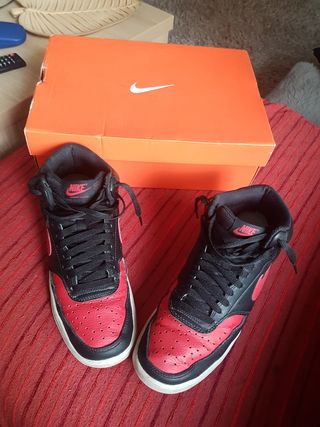 Zapatillas Nike Botín Negro y Rojo