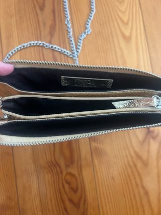 Bolso de fiesta dorado con cadena