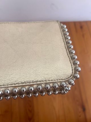 Bolso de fiesta dorado con cadena
