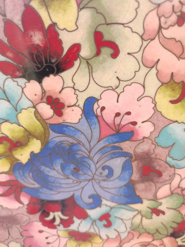 Piatto cinese decorato con fiori