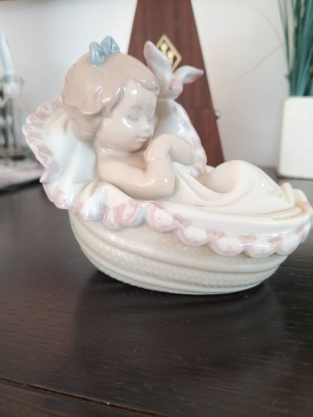 Figura Lladró Niña Durmiente Porcelana